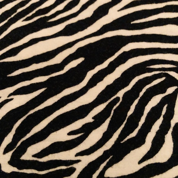 Banana Republic large zebra print tank black & White V-neck top - Picture 5 of 6